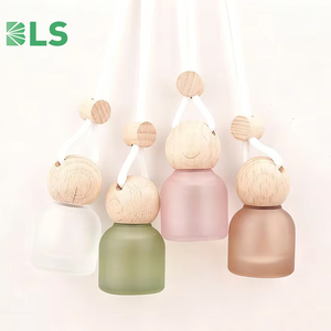ขวดน้ำหอมทรงกระบอกขนาด 10 มล. สีสันสวยงาม ใช้ซ้ำได้ สำหรับรถยนต์ พร้อมฝาไม้ ขวดน้ำหอมรูปทรงรถยนต์แบบแขวน - Product Image 3