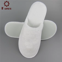 OEM Vente en gros Logo personnalisé Pantoufles jetables blanches bon marché pour Spa Pantoufles d'hôtel Semelle EVA en coton et velours