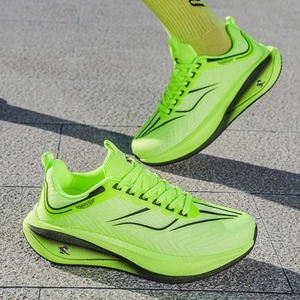 Zapatillas deportivas transpirables de verano para estudiantes de secundaria, ultraligeras, con superficie de malla que absorbe los golpes, para hombre - Product Image 3