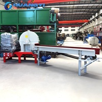 Broyeur de bois 1-8t/h avec alimentation par convoyeur et sortie à haute éjection pour le traitement des billes de bois brutes et des copeaux de bois débâchés