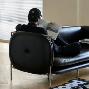Sofá Mediano de Cuero Negro LC Antiguo, Diseño <span class=keywords><strong>Retro</strong></span> Bauhaus, <span class=keywords><strong>Muebles</strong></span> para Apartamento u Hotel con Acero Inoxidable para Sala de Estar - Product Image 3