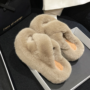 Pantoufles d'intérieur chaudes en peluche pour femmes, grande taille, couleur bonbon, à brides croisées, avec fourrure, talon de 5 cm, plateforme de 7 cm - Product Image 6