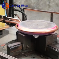 Machine de traitement thermique par induction pour le durcissement et le trempage, avec système de chargement et de déchargement pour arbres/disques