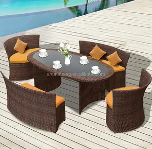 새로운 디자인 옥외 정원 등나무 가구 PE 등나무 고리 버들 세공 식탁 및 의자 세트