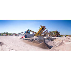 Acheter une installation de concassage à cône avec un métal de qualité durable et une machine de concassage de sable à rouleaux lisses pour les utilisations industrielles - Product Image 1