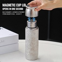 Bouteille d'eau en titane pur à double paroi isolée sous vide avec infuseur à thé et couvercle magnétique personnalisé avec logo 400 ml