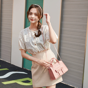 กระเป๋าถือผู้หญิงทรงสวยทันสมัยลายหนังงูแบบสะพายข้าง  วัสดุ PU พร้อมซิปปิดและซับใน PVC - Product Image 2