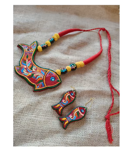 Ensemble collier et boucles d'oreilles en terre cuite de créateur, bijoux élégants et légers, accessoire pour une tenue festive, traditionnelle et moderne - Product Image 1