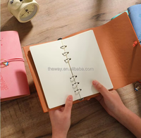Carnet de voyage en cuir A6 pour voyageurs Journal de voyage rechargeable avec breloques d'horloge