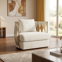 Fauteuil lounge carré design moderne, structure en bois massif, revêtement en velours et cuir, accoudoirs en métal doré, pour hôtel