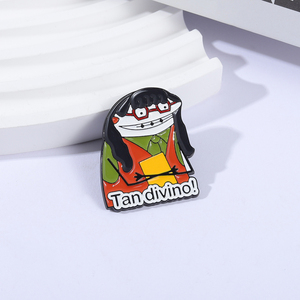 Spille Smaltate dei Personaggi della <span class=keywords><strong>Serie</strong></span> <span class=keywords><strong>TV</strong></span> Commedia Americana, Spille 'Tan Divino Ugly Girl', Badge per Borse e Bavette, Gioielli alla Moda, Regalo per Amici - Product Image 2