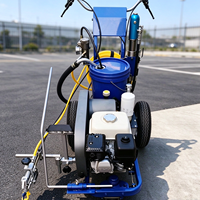 Machine de marquage routier à pulvérisation à froid manuelle avec contrôle précis de la largeur de la traîne pour les parkings et les routes