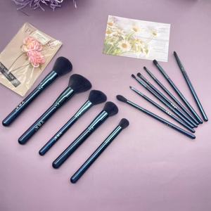 Ensemble de 12 pinceaux de maquillage à manche en bois, marque privée, poils synthétiques, virole en aluminium, outils professionnels pour le visage et le correcteur, outils de beauté - Product Image 5