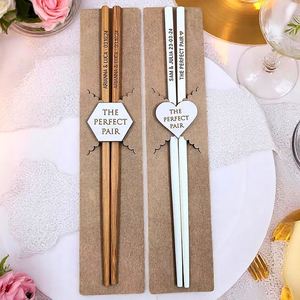 Recuerdos de Boda Grabados, Palillos de Bambú con Nombre y Fecha Personalizados, con Lazo, Decoración Elegante para Mesa - Product Image 1