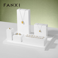 Présentoir carré blanc laqué pour bijoux, socle en bois pour collier, bague, boucles d'oreilles, accessoires de présentation minimalistes