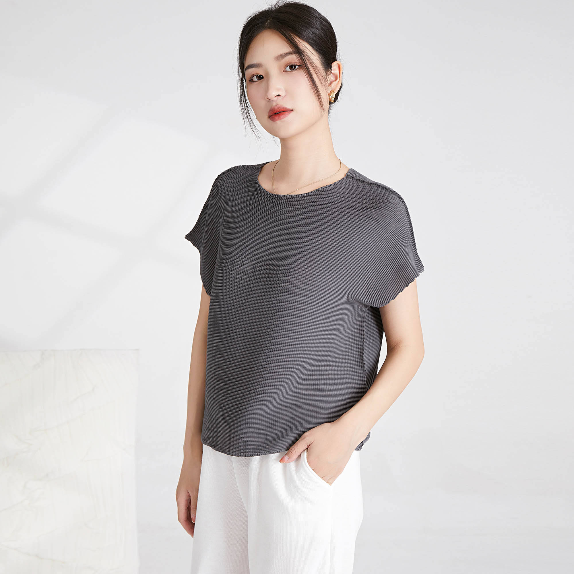 สีเทาเข้ม