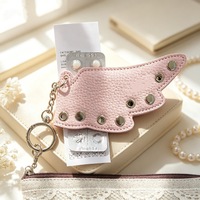 2026 Charm de sac créatif en cuir PU en forme d'aile, personnalisé, organisateur de câbles en cuir PU, porte-stylo, clip et pendentif de sac