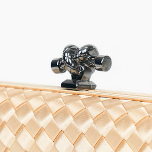 مخلب فاخر منسوج من الساتان مصنوع يدويًا حقيبة كروس بودي للسيدات محفظة مسائية عصرية لحفلات ولائم النساء وحفلات الزفاف الرسمية - Product Image 2