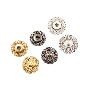 Botones a <span class=keywords><strong>presión</strong></span> occidentales huecos <span class=keywords><strong>de</strong></span> flores combinadas doradas <span class=keywords><strong>de</strong></span> 18mm Sujetador <span class=keywords><strong>de</strong></span> dos partes Ropa Decoración lavable Malla Metal Chapado en zinc - Product Image 1