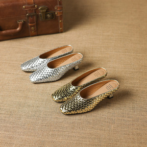 Mules et pantoufles pour femmes Cialisa en tissu argenté et doré, nouvelle collection été 2026, chaussures de haute qualité, bout carré, talons mi-hauts tendance - Product Image 4