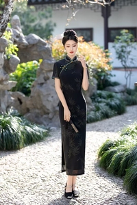 Robe Cheongsam chinoise classique moderne en soie noire Qipao élégante robe amincissante pour femmes - Product Image 4