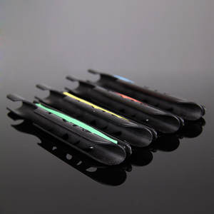 Soporte de pared para cañas de pescar con clip para cables, material ABS desmontable, para almacenamiento de aparejos de pesca, color negro. - Product Image 1