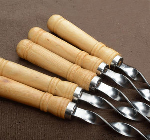 <span class=keywords><strong>Brochette</strong></span> en acier inoxydable avec manche en <span class=keywords><strong>bois</strong></span> Ensemble de barbecue en fer résistant à la chaleur de <span class=keywords><strong>50</strong></span> <span class=keywords><strong>cm</strong></span> de long - Product Image 4