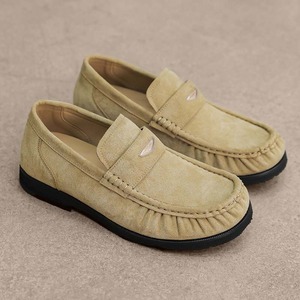 Mocasines retro plisados, elegantes zapatos de hombre para uso formal en negocios, zapatos de cuero cómodos de una pieza con suela ancha y sin cordones. - Product Image 1