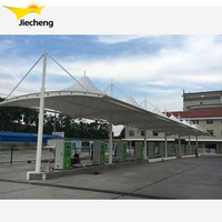 Structure de tente en membrane tendue portable de conception moderne en acier imperméable pour l'extérieur, avec revêtement PVC PVDF, pour le stationnement des voitures