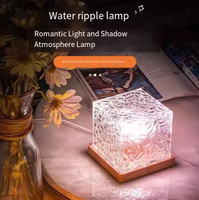 Lampe de projection LED romantique effet vague d'eau et ciel étoilé - Fonctionne sur piles, intensité réglable, lumière d'ambiance de luxe pour chambre à coucher