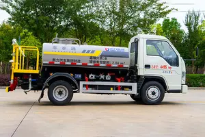 Nhà sản xuất chuyên nghiệp 9m3 4x2 phun nước Xe tải đa chức năng Tank tại Trung Quốc