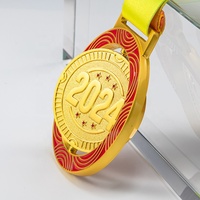 Emballage exquis Médailles en cristal gravées personnalisées Événements sportifs Badminton Marathon Trophées Haute qualité Belle boîte cadeau