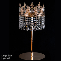 Pièce maîtresse de table en cristal de verre suspendue rechargeable de luxe avec lumière LED de haute qualité pour la décoration de mariage et d'événement de fête