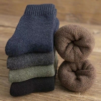 Nouvelles chaussettes de randonnée chaudes et douces en laine mérinos, chaussettes thermiques tricotées pour hommes et femmes pour l'hiver