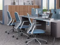 Chaise de bureau professionnelle à dossier mi-hauteur en maille avec roulettes en nylon, design moderne et luxueux, chaise de bureau verte pour le personnel