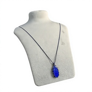 Collar con colgante de jade ovalado hecho a mano con engaste de bisel y cadena de borla de bambú, azul, ajustable, estilo bohemio, joyería budista curativa, al por mayor - Product Image 1