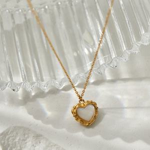 Collares con Dijes Modernos 2026, Joyería Minimalista Hipoalergénica, Acero Inoxidable 316L, Chapado en Oro PVD de 18k, Collar con Diseño de Concha para Mujer - Product Image 6