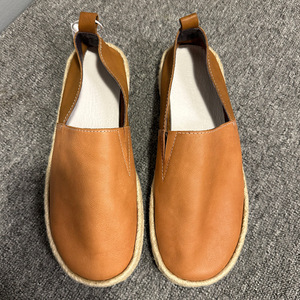 Mocassins en cuir véritable pour homme Qinhong, à enfiler, talon moyen, semelle souple, chaussures décontractées d'extérieur, couleur unie marron clair - Product Image 2
