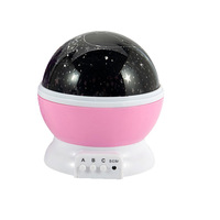 Veilleuse LED rotative en plastique avec projection de ciel étoilé et contrôle par bouton, petit cadeau de Noël avec lune et étoiles