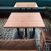 Tables de restaurant carrées de café de cantine commerciale moderne pour les cantines et les restaurants