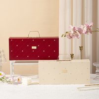 Boîte cadeau de luxe en papier rectangulaire de taille moyenne avec étoiles brillantes pour occasions spéciales