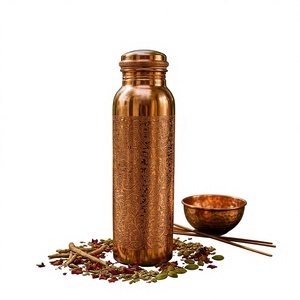 Ensemble de bouteilles d'eau en cuivre gravé motif floral, avec couvercle à vis, tasse de voyage réutilisable, en métal à paroi simple, design traditionnel - Product Image 2
