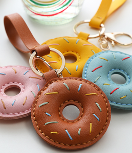 Porte-clés en cuir de haute qualité, pendentif en forme de beignet, pour couples ou voiture, accessoire élégant et personnalisable - Product Image 5