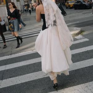 Vestido de Princesa Dulce Personalizado de Alta Calidad, Escote Sexy sin Tirantes, 100% Algodón, Dobladillo Abullonado Blanco, Vestido de Fiesta Elegante Maxi - Product Image 2