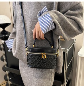 Proveedores de bolsos de mano, bolsos de moda personalizados, bolso cruzado acolchado con diamantes de nicho, Mini bolso de hombro de lujo para mujer - Product Image 4