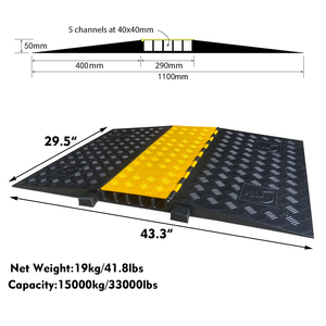 Rampe en <span class=keywords><strong>caoutchouc</strong></span> conforme à la norme ADA avec 5 canaux pour les tuyaux et les câbles pour les événements en intérieur et en extérieur - Product Image 1