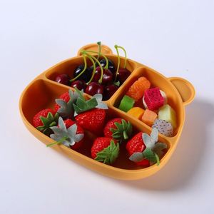 Plato de silicona de grado alimenticio anticaída para bebés, con divisores, diseño de oso, venta al por mayor del fabricante - Product Image 1