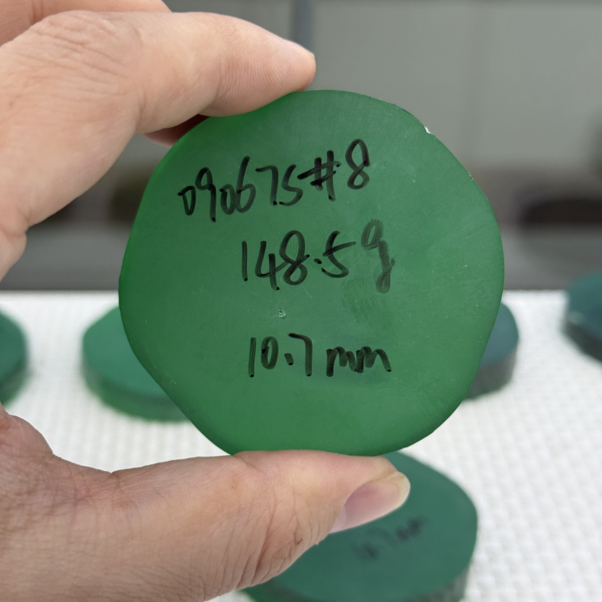 แซฟไฟร์สีเขียว Czochralski 50-60 กรัม