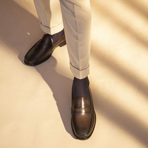 Chaussures décontractées pour hommes en cuir de vachette vintage de haute qualité - fabriquées à la main, chaussures décontractées en cuir véritable durables - Product Image 2