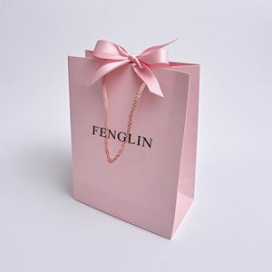 Borsa di Carta Bianca di Lusso con Elegante Dettaglio a Fiocco per Confezioni di Boutique di Marca Premium, Sacchetti di Carta Personalizzati - Product Image 4